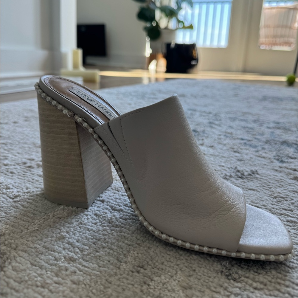 Steven Madden Leather block heel with Peral detailing size 8